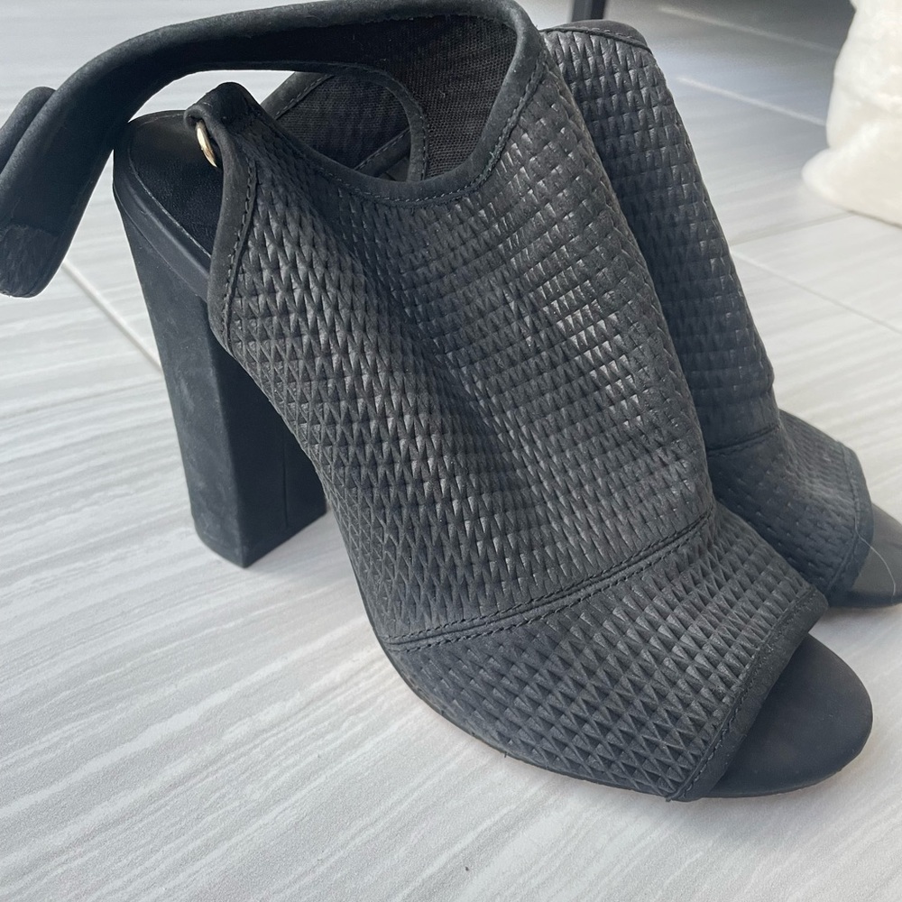 Black sandal heels